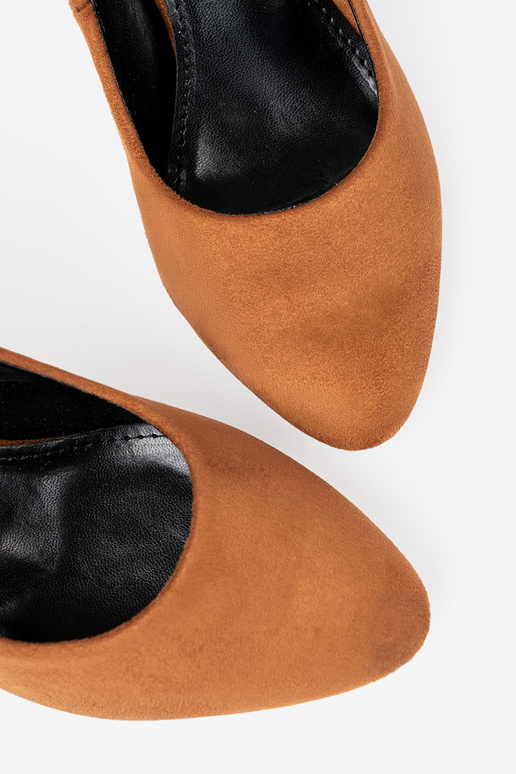 rudos spalvos aukštakulniai ant juodo stulpo rudos spalvos aukštakulniai ant juodo stulpo