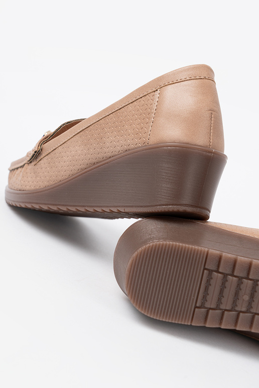 smėlio spalvos pusbačiai ze auksinism zdobieniem