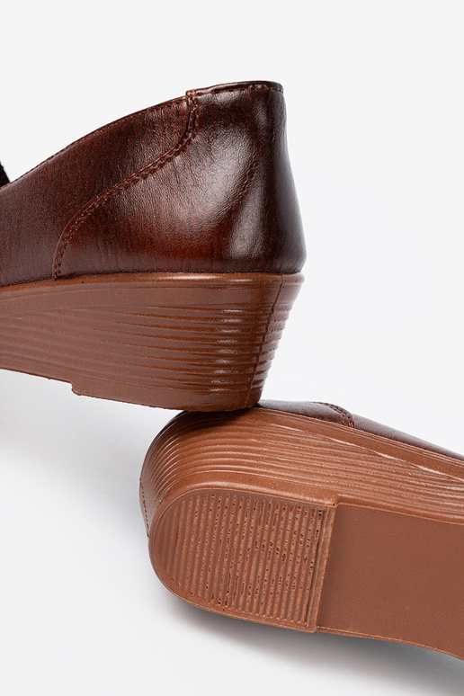 moteriški pusbačiai slip-on z fakturoĮanym noskiem