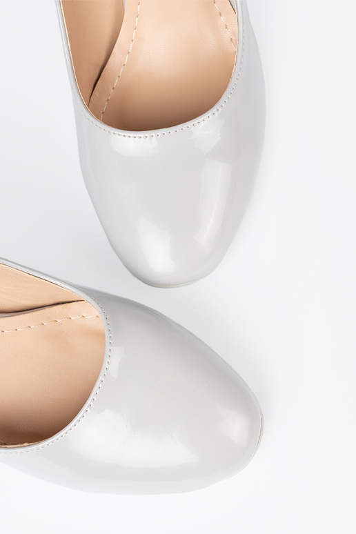 Pilkos spalvos Lakuoti aukštakulniai bateliai