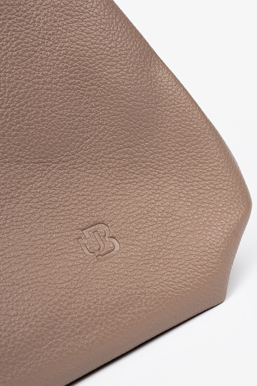 Elegantiškas tamsussmėlio spalvos rankinė z kosmetyczką Į środku