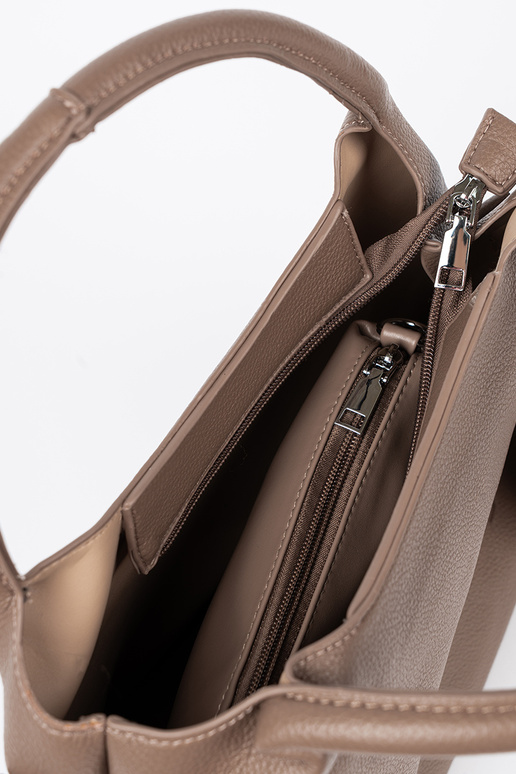 Elegantiškas tamsussmėlio spalvos rankinė z kosmetyczką Į środku