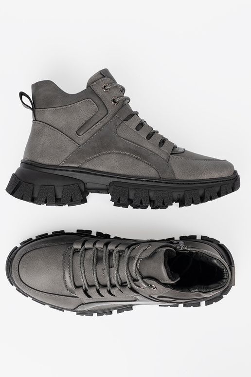 pilkos spalvos suvarstytas Aulinukai z grubą podeszĮą Sergio Leone