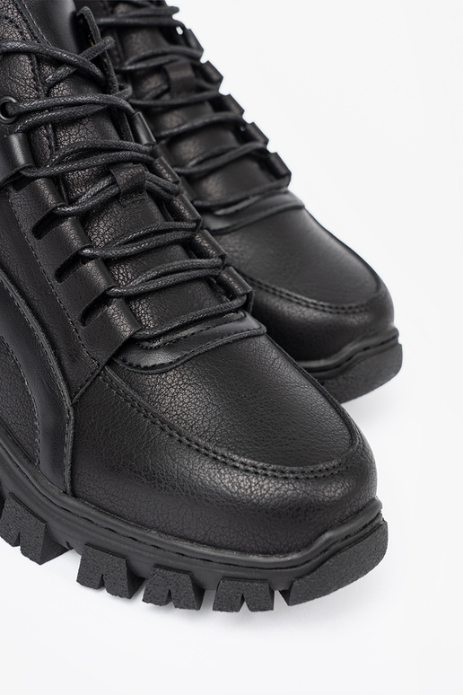 juodos spalvos suvarstytas Aulinukai z grubą podeszĮą Sergio Leone