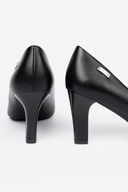 Stilingas aukštakulniai ant aukštakulnių Į kolorze juodos spalvosm Sergio Leone