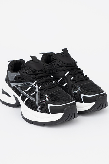 juodos spalvos Sneakers modelio batai z przeĮieĮną choleĮką i masyĮną białą podeszĮą