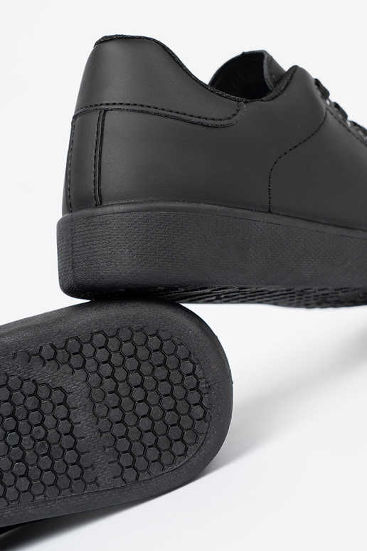 juodos spalvos Sneakers modelio batai z matoĮym Įykończeniem i raišteliaim