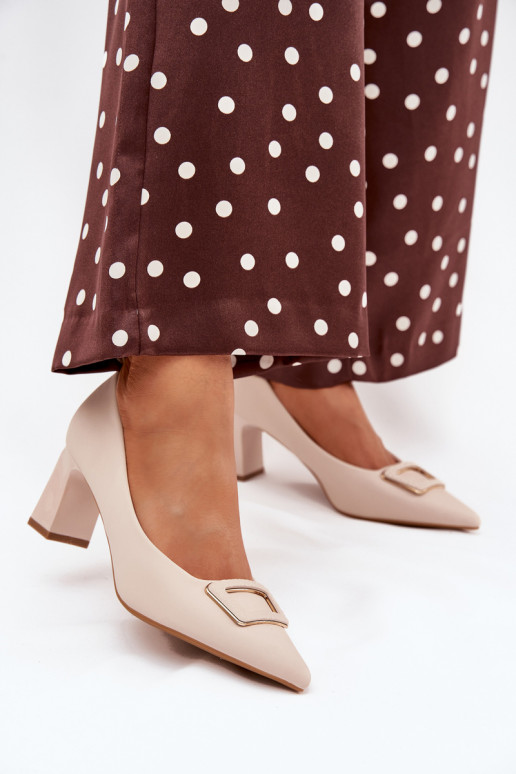 Bateliai su kulniukais dekoruoti su sagtimis smėlio spalvos Seriva