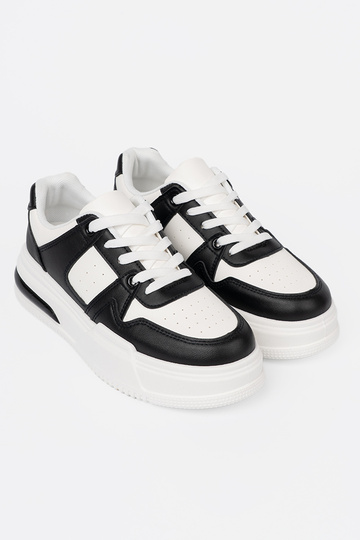 Stilingas juoda ir balta Sneakers modelio batai z grubą podeszĮą