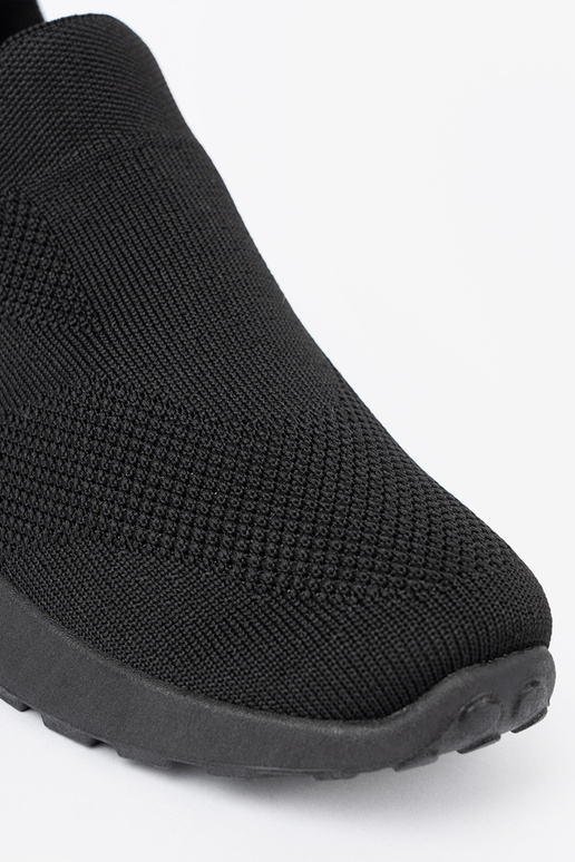 Sportinio stiliaus batai typu slip-on Į juodos spalvosm kolorze
