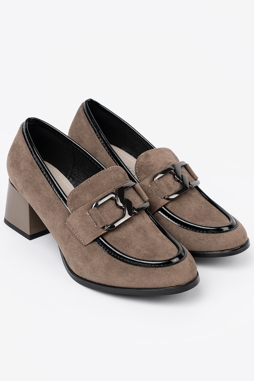 smėlio spalvos zomšiniai pusbačiai ant storo kulno