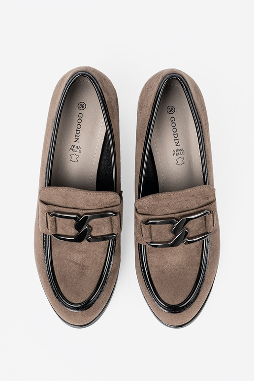 smėlio spalvos zomšiniai pusbačiai ant storo kulno