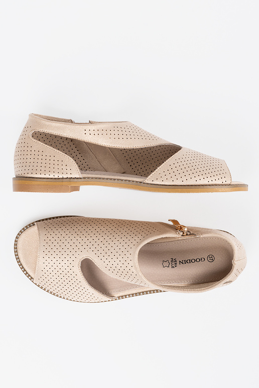 aukso spalvos sandalai ažūriniai ant plokščio pado