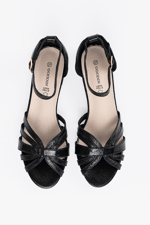 Elegantiško stiliaus juodos spalvos sandalai ant žemo kulno