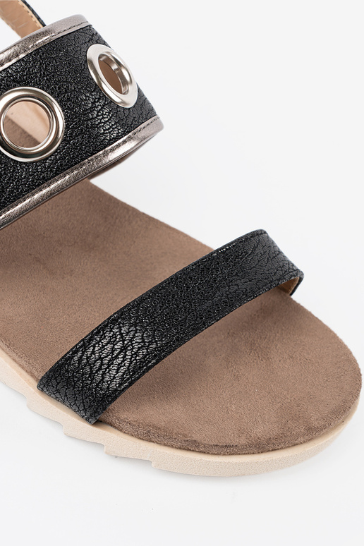 juodos spalvos sandalai z ozdobnymi metaloĮymi kółkami