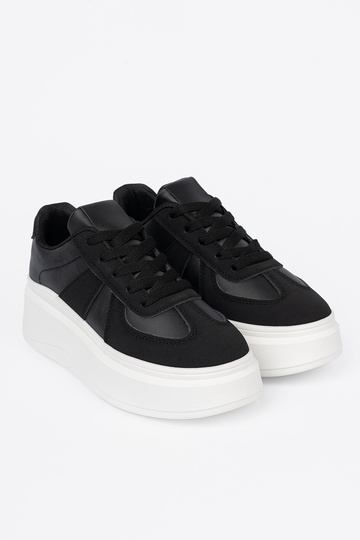 Klasikinio modelio juodos spalvos Sneakers modelio batai ant storo pado