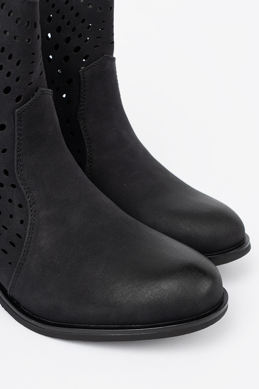 su aužūro elementais juodos spalvos batai