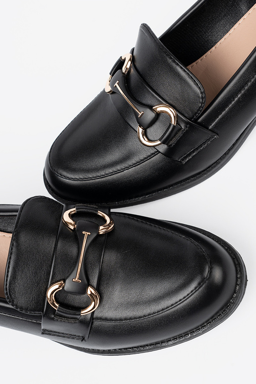 juodos spalvos moteriški pusbačiai z elegancką sprzączką juodos spalvos moteriški pusbačiai z elegancką sprzączką