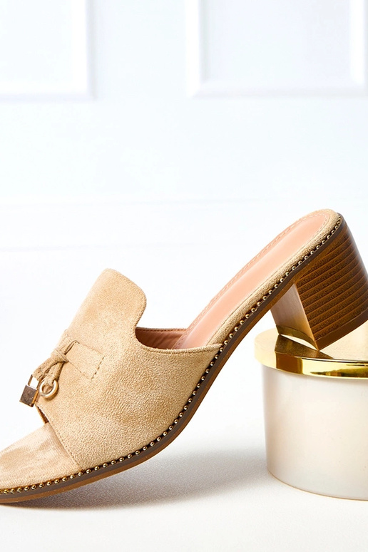 Smėlio spalvos šlepetės ant kulno su...