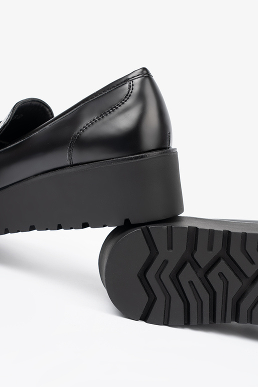 Elegantiško stiliaus juodos spalvos mokasinai ant storo pado