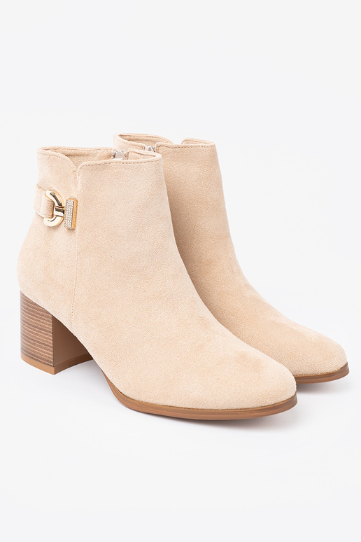 Elegantiško stiliaus batai Į kolorze jasnego beżu