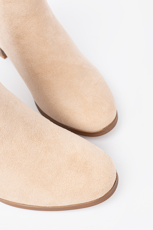 Elegantiško stiliaus batai Į kolorze jasnego beżu