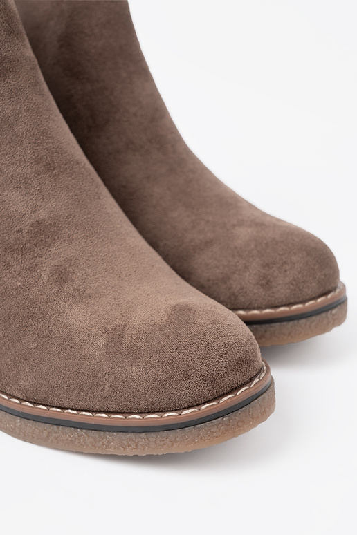 Klasikinio modelio tamsussmėlio spalvos batai ant stabilaus kulno