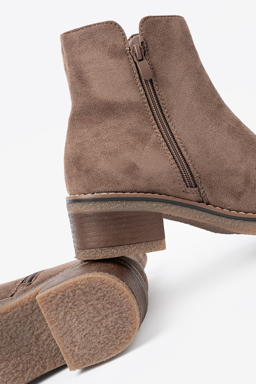 Klasikinio modelio tamsussmėlio spalvos batai ant stabilaus kulno