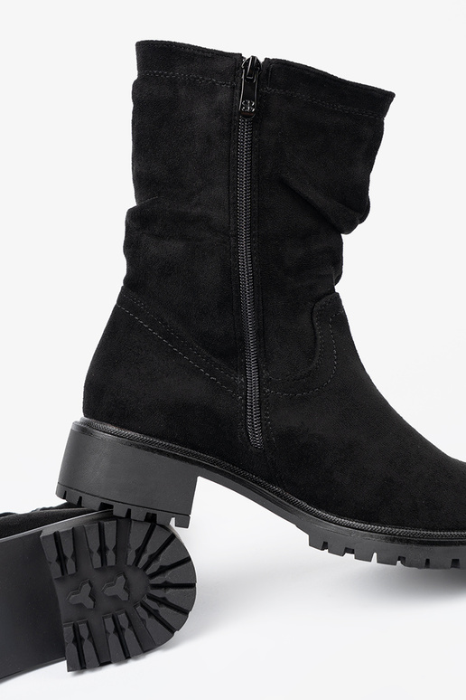 Aulinukai juodos spalvos su raukintu viršumi i suĮakiem