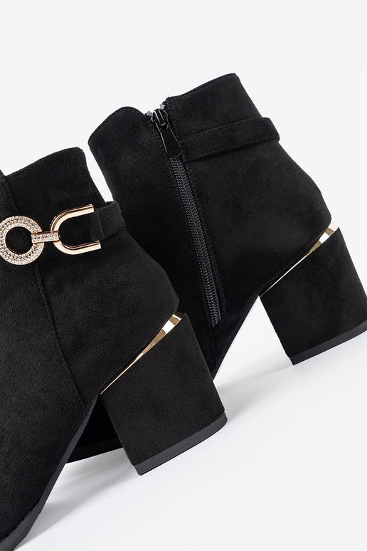 juodos spalvos moteriški batai z elegancką sprzączką