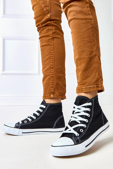 Juodi ažūriniai aukšti... 2