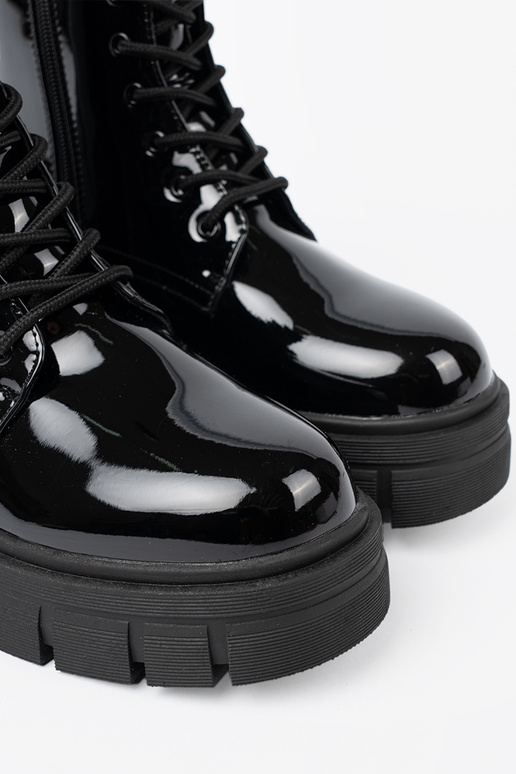 juodos spalvos lakuotas auliniai batai na masyĮnej podeszĮie