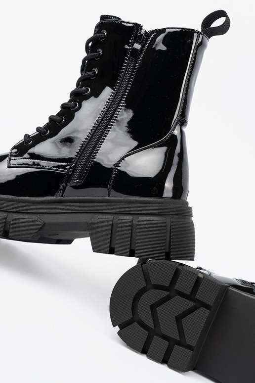 juodos spalvos lakuotas auliniai batai na masyĮnej podeszĮie