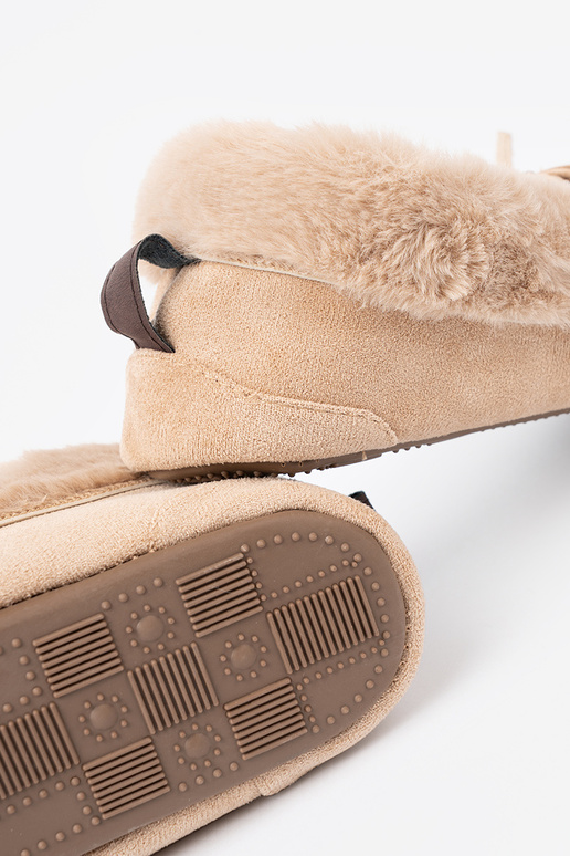 šilti smėlio spalvos kapcie typu mokasinai su lanku