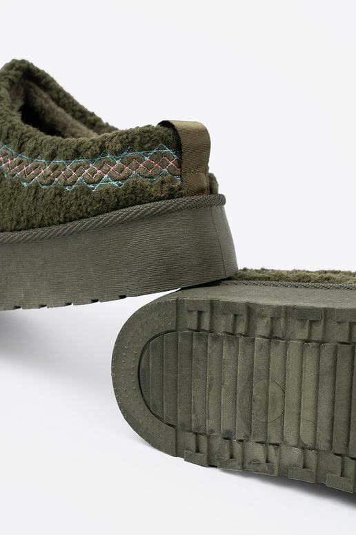 chaki spalvos, miękkie batai a'la sniego batai bez pięty