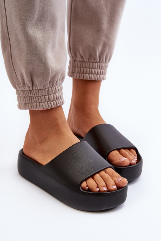 Moteriškas Šlepetės Ant storo pado juodos spalvos Oreithano