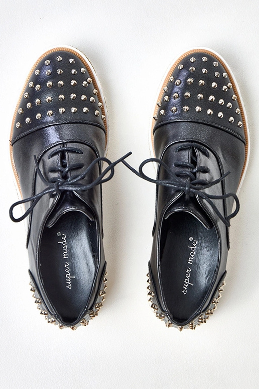 Juodi moteriški pusbačiai su...