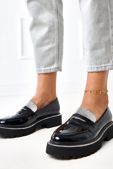 Juodi lakiniai mokasinai...