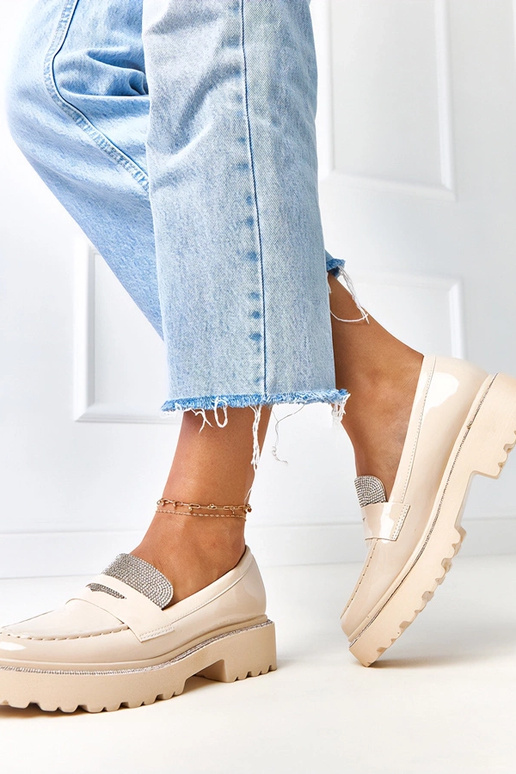 Smėliniai lakiniai mokasinai puošti...