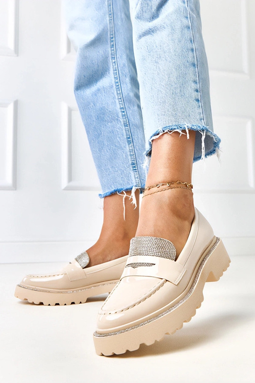 Smėliniai lakiniai mokasinai puošti...