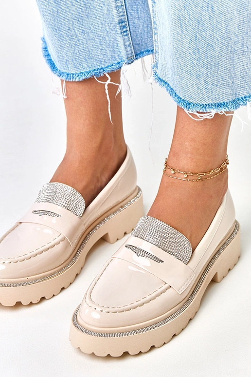 Smėliniai lakiniai mokasinai puošti...