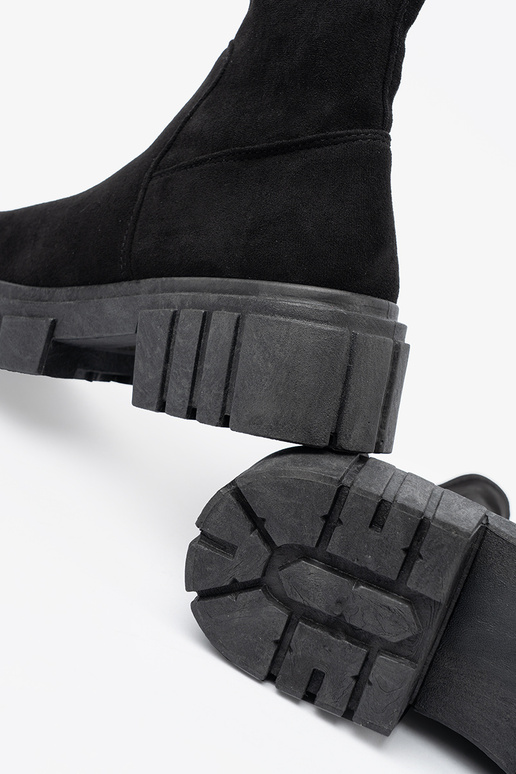 Moteriški juodos spalvos zomšiniai batai Moteriški juodos spalvos zomšiniai batai