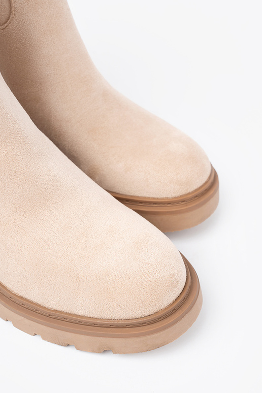 NoĮoczesne ryškiaismėlio spalvos batai o prostym fasonie