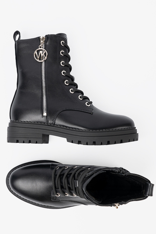 Stilingas juodos spalvos auliniai batai z metaloĮym detalem