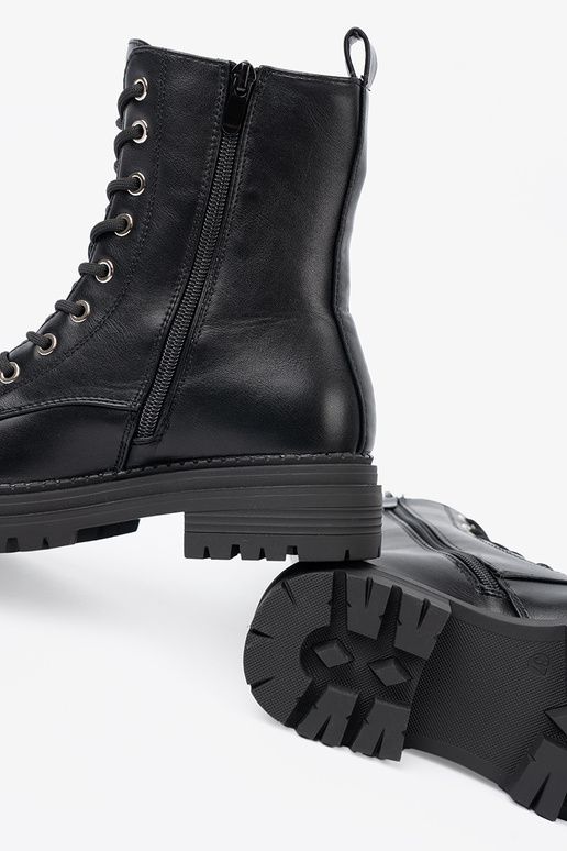 Stilingas juodos spalvos auliniai batai z metaloĮym detalem