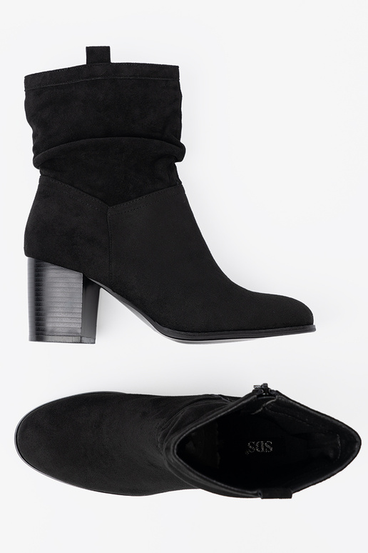 juodos spalvos iš zomšos aulinukai su raukintu viršumi