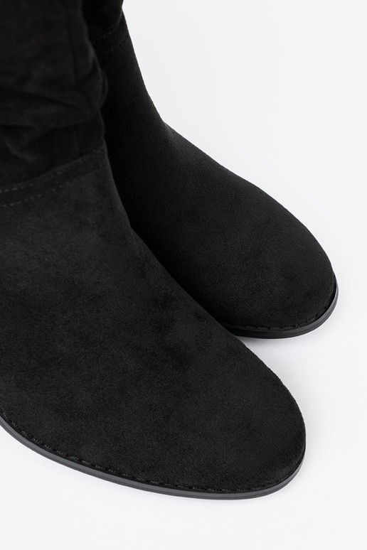 juodos spalvos iš zomšos aulinukai su raukintu viršumi