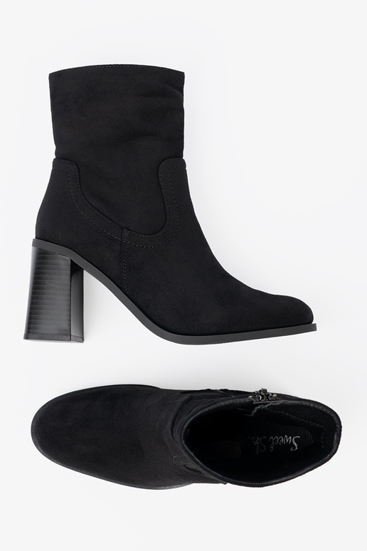 juodos spalvos batai ant aukštakulnių o klasycznym kroju