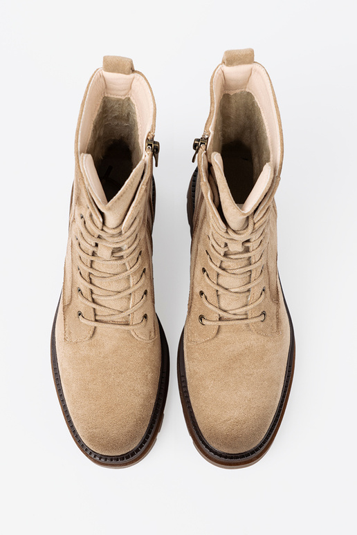 iš zomšos smėlio spalvos auliniai batai z solidnym bieżnikiem