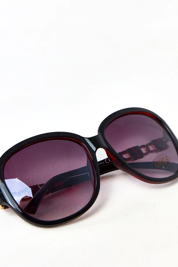 Raudoni akiniai nuo saulės... 2